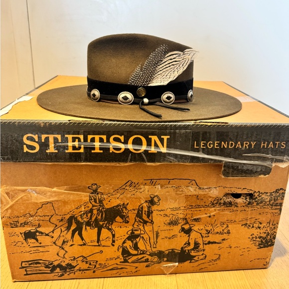 Stetson Accessories - BRAND NEW - NEVER WORN Stetson Brown Hat with Feather and Silver Accents